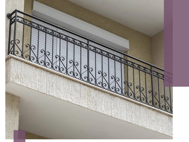 Балконные ограждения из металла и стекла в Дмитрах для домов