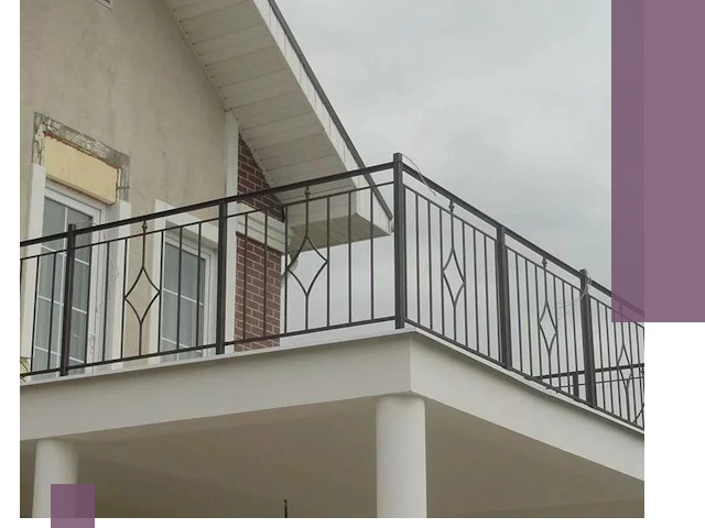 Изготовление балконных ограждений в Дмитрах из металла и стекла