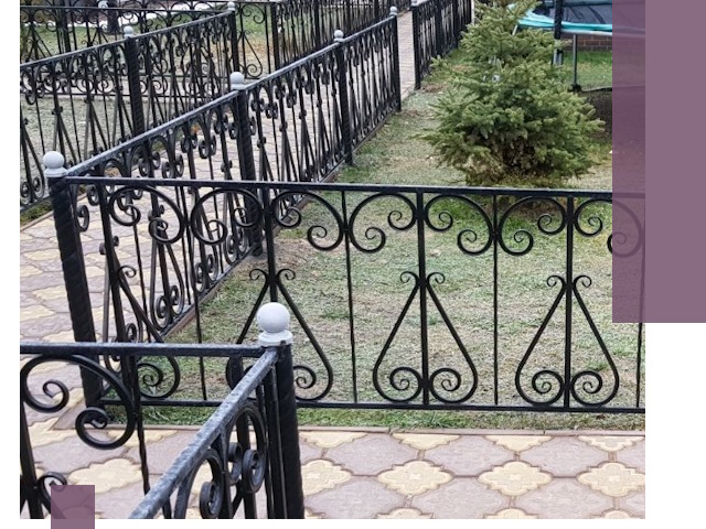 Кованые газонные ограждения под ключ в Дмитрах
